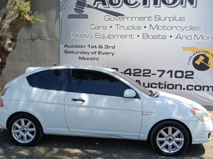 2010-hyundai-accent-runs/moves-gs-image-1