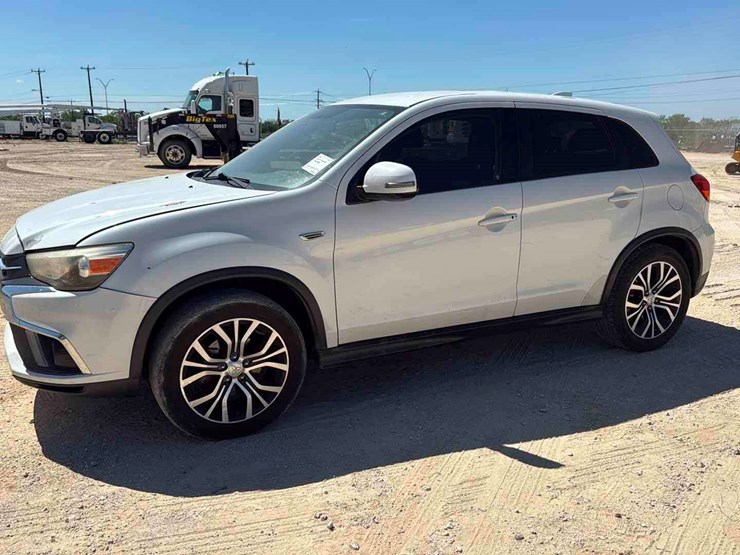 2019-mitsubishi-outlander-image-1
