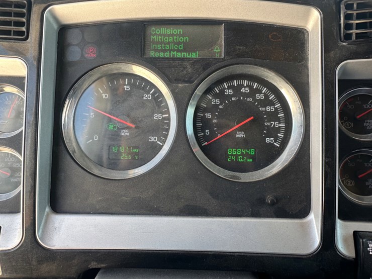 2016-kenworth-t660-image-15