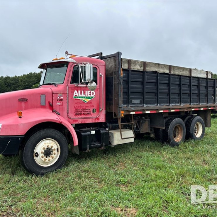 2002 PETERBILT 330