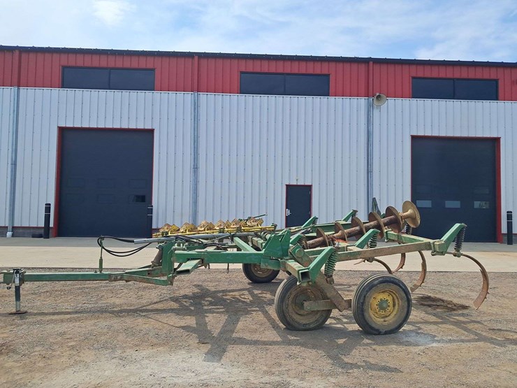 john-deere-12-image-1