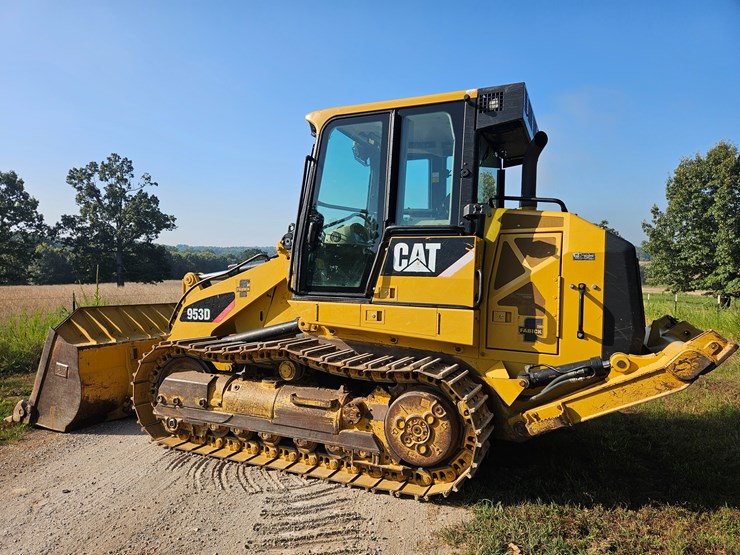 2014-caterpillar-953d-image-11