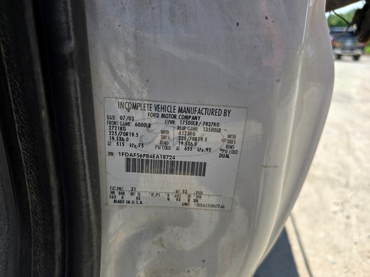 2004-ford-f550-image-45