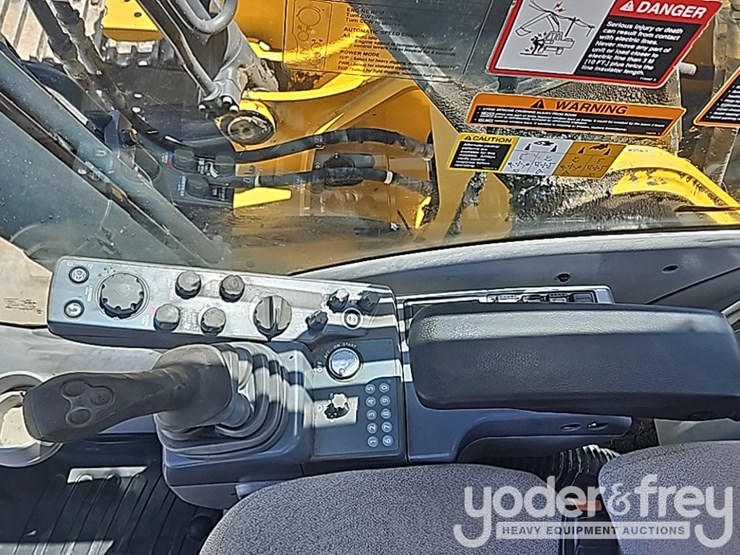 2019-deere-210g-image-56
