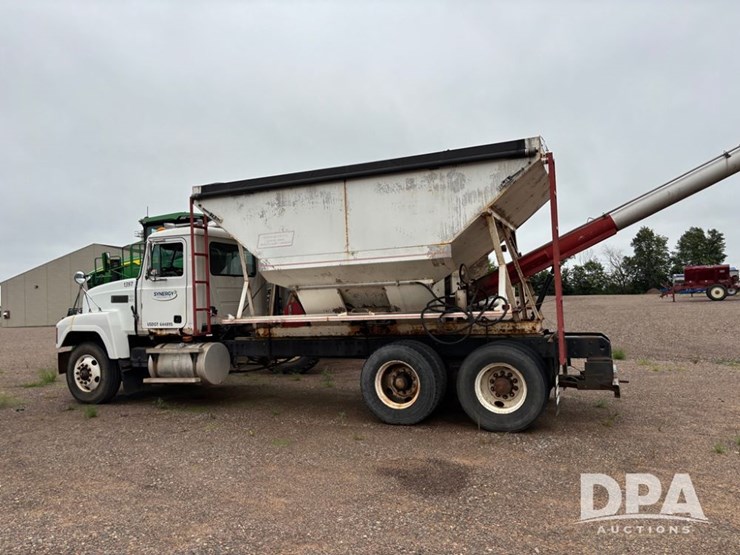 1996-mack-ch613-image-4