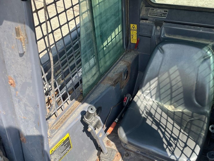 new-holland-l160-image-35