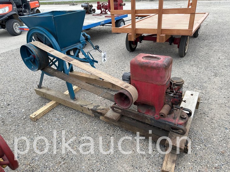 1365---ih-1.5-2.5-hp-hit-&-miss-engine-and-a-mill-image-4