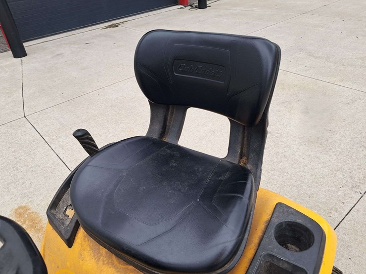 cub-cadet-lawn-tractor-image-5