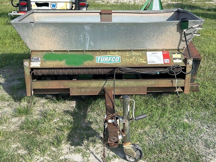 turfco-mete-r-matic-iii-pull-behind-top-dresser-image-17