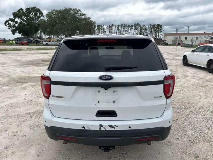 2016-ford-explorer-image-21