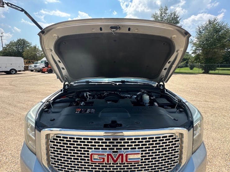 2015-gmc-yukon-image-57