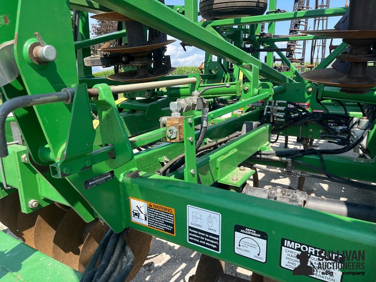 john-deere-2310-image-14