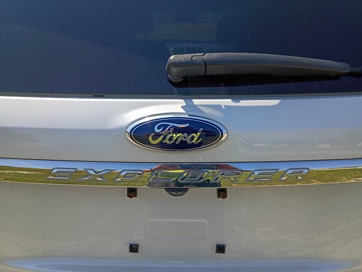 2013-ford-explorer-image-23