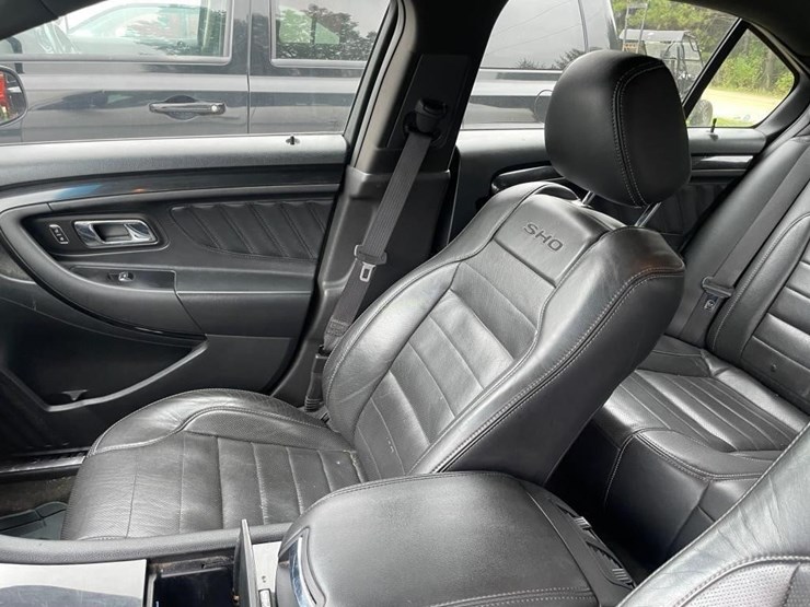 2013-ford-taurus-sho-car-image-12