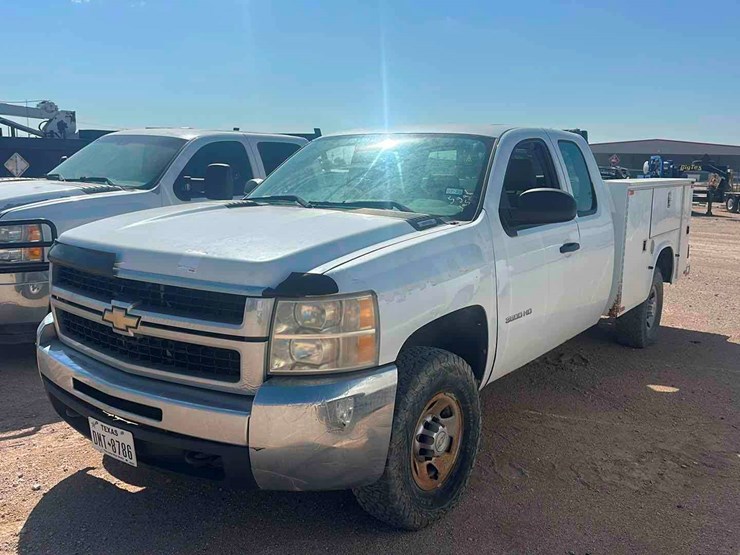 2010-chevrolet-silverado-3500-image-1