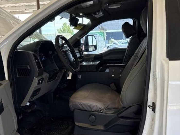 2017-ford-f550-image-28