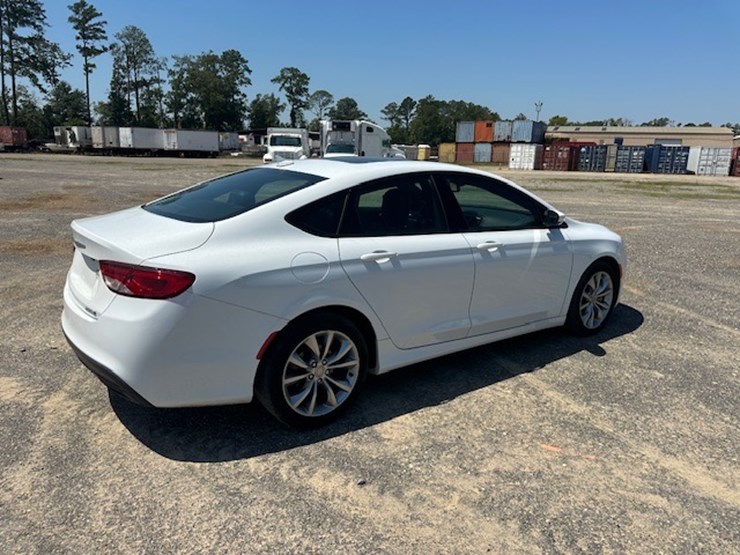 #23052-•-2015-chrysler-200s-image-3