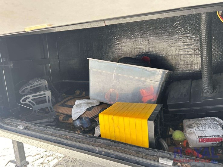 2015-revere-shasta-27db-5th-wheel-travel-trailer-image-27