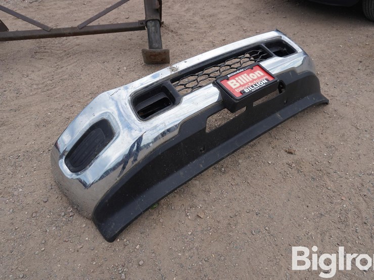 2023-ram-2500-front-bumper-image-3
