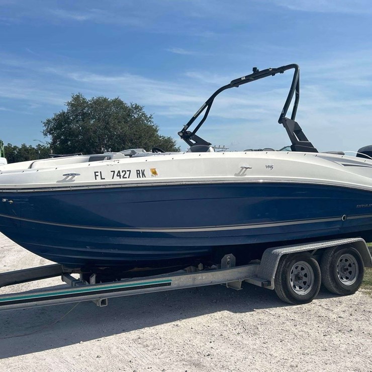 2017 Bayliner VR5 21ft Bowrider Boat with 29ft T/A Boat Trailer