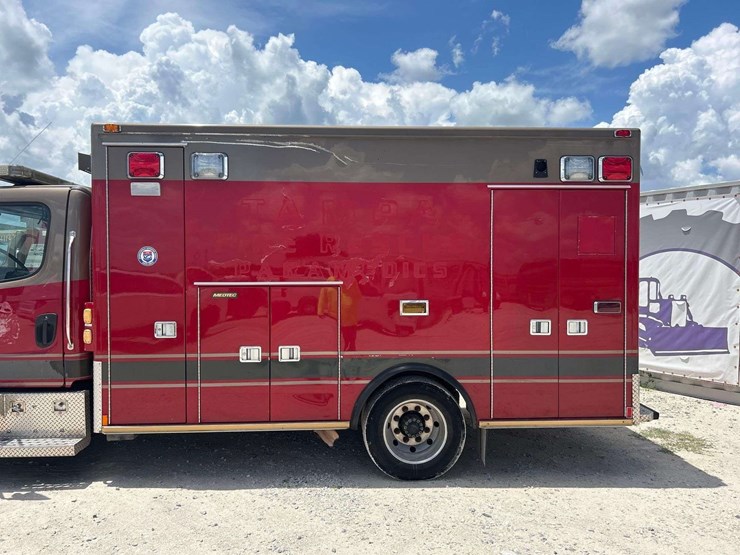 2009-freightliner-m2-106-medtec-ambulance-image-17