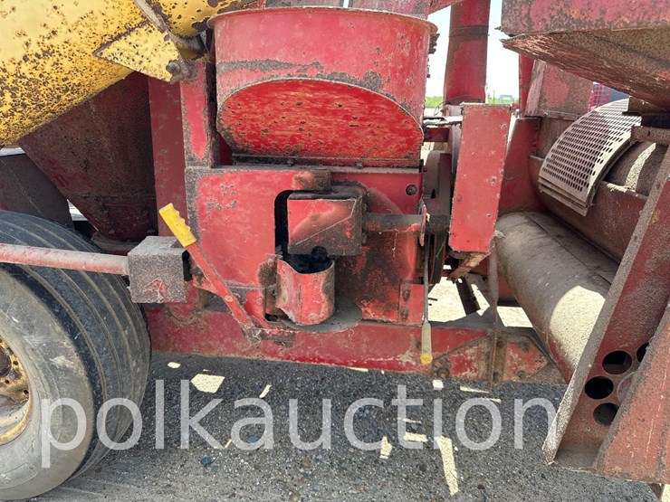 new-holland-354-image-6