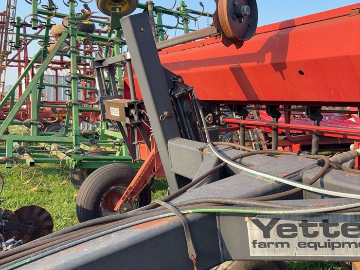 case-5400-drill,-20ft,-soybean-special,-yetter-no-till,-with-markers-image-7