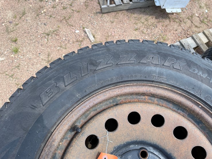 #4753-•-set-of-(4)-tires-on-rims-image-6