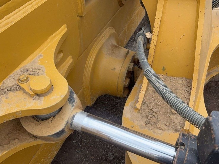2013-cat-dgn-lgp-dozer-image-32