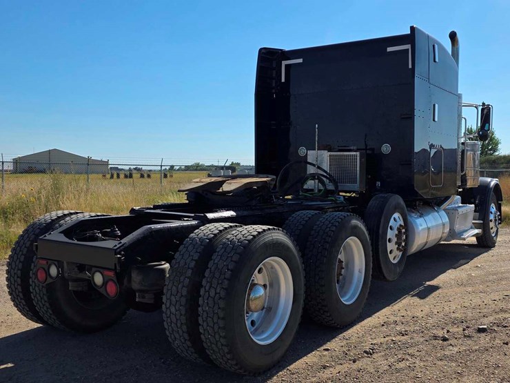 2009-peterbilt-389-image-14
