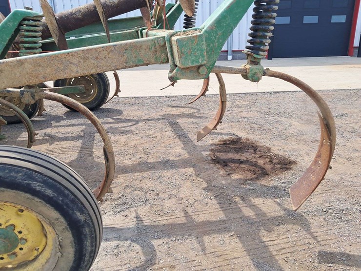 john-deere-12-image-5