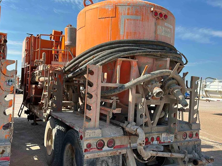 2003-viking-cement-mixing-trailer-image-2