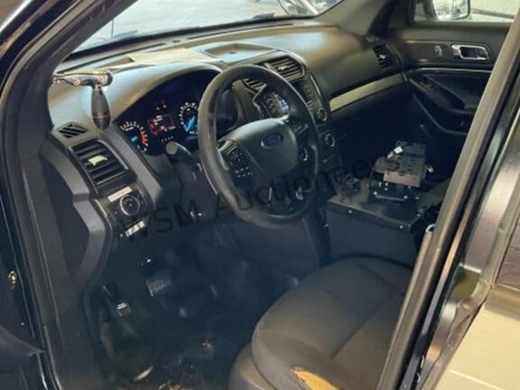 2017-ford-explorer-image-21