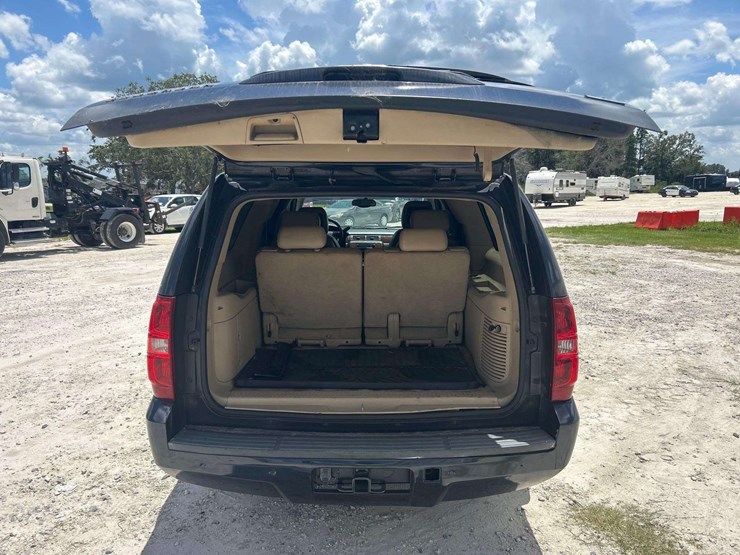 2008-chevrolet-suburban-image-20