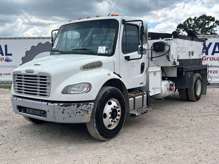 2012-freightliner-m2-106-asphalt-pothole-patcher-truck-image-42