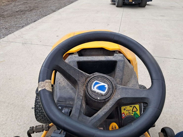 cub-cadet-lawn-tractor-image-12