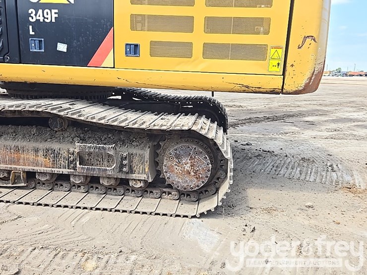 2021-caterpillar-349-image-18