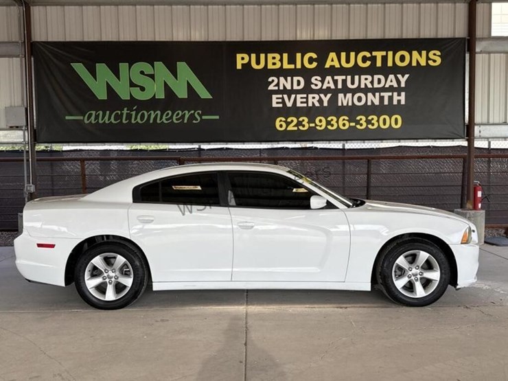 2013-dodge-charger-se-sdn-image-1