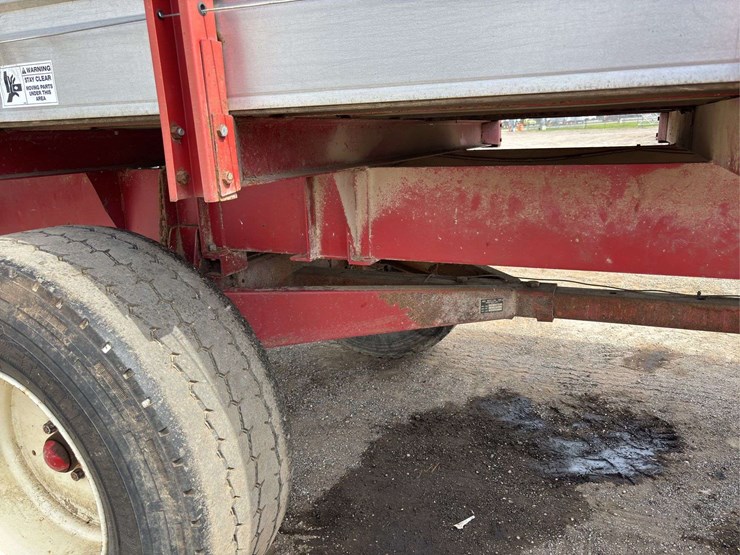 h&s-hd-twin-auger-18'-forage-wagon-image-13