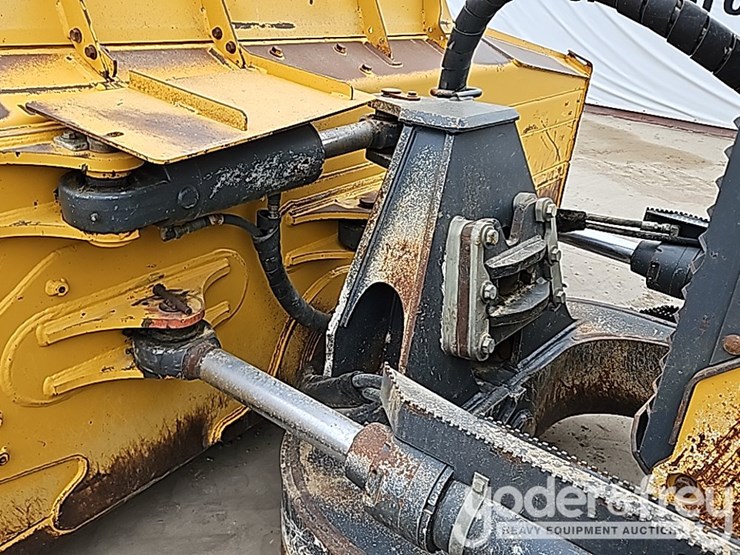 2018-deere-850k-lgp-image-25