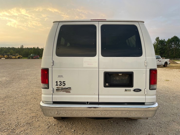 2014-ford-e350-image-9