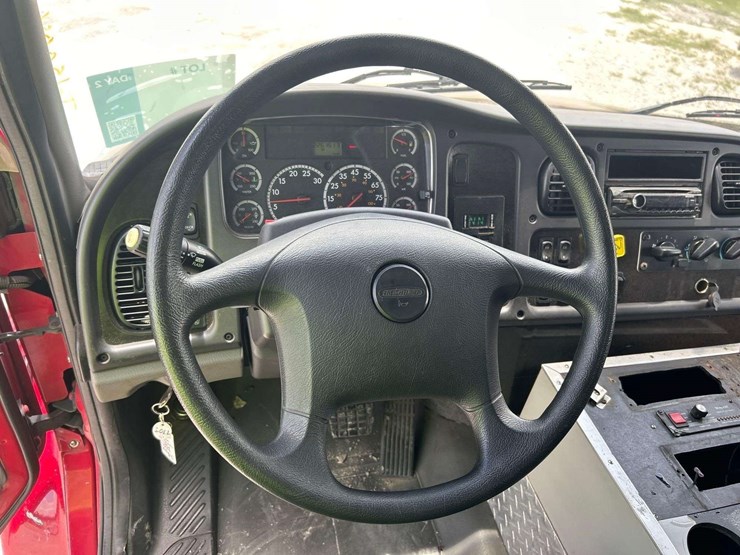 2009-freightliner-m2-106-medtec-ambulance-image-10