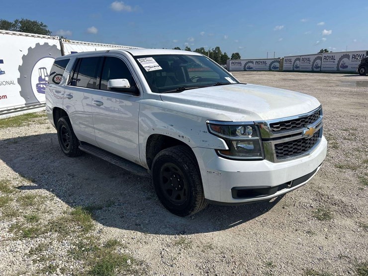 2015-chevrolet-tahoe-image-2