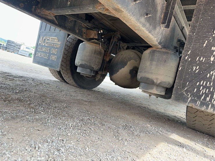 2014-peterbilt-337-image-13