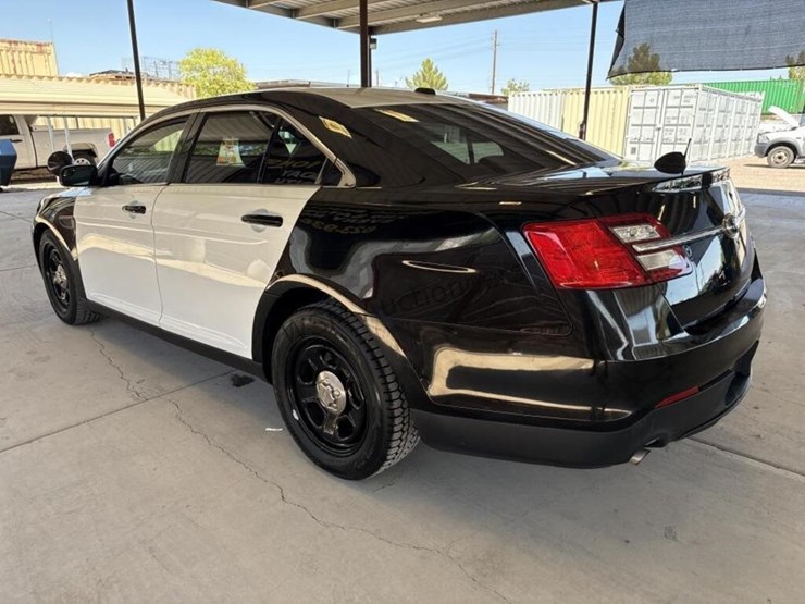 2013-ford-taurus-sdn-image-5
