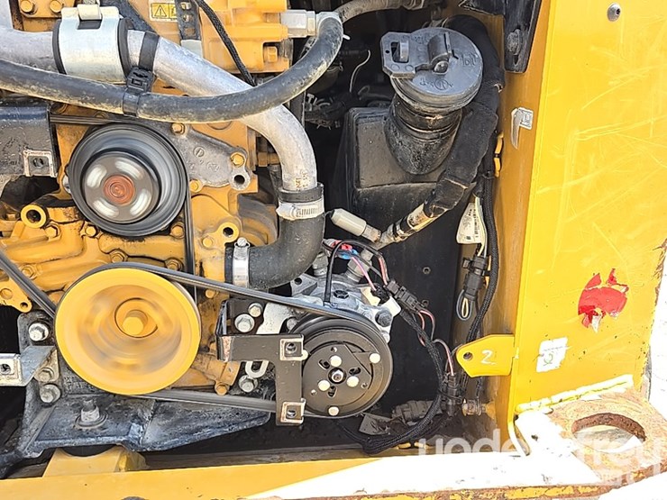 2022-caterpillar-259d3-image-43