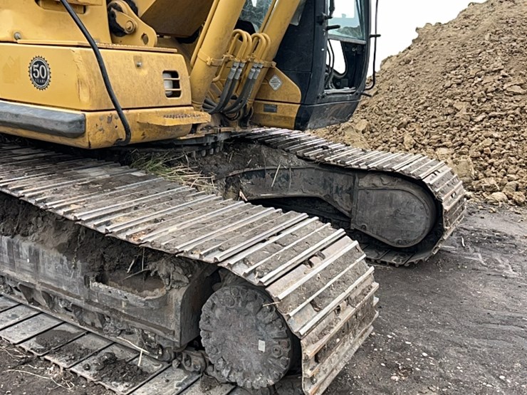 caterpillar-320-image-15