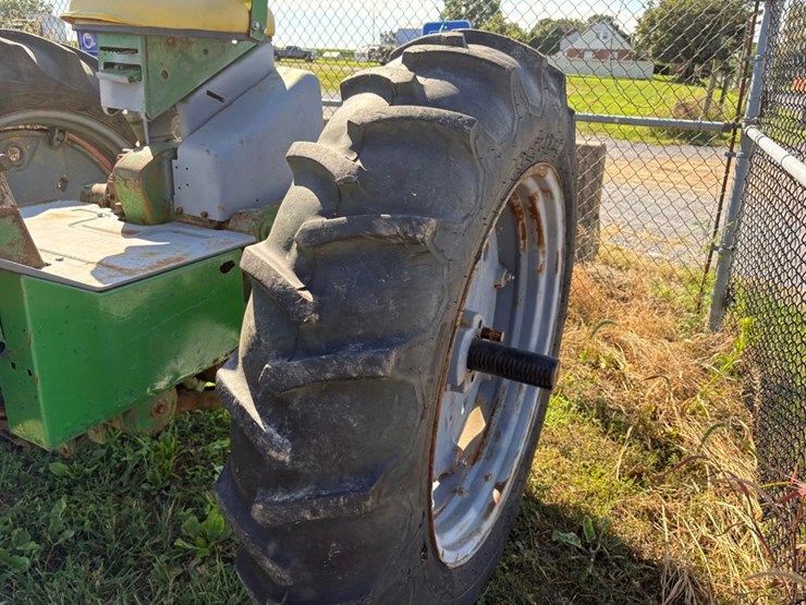 john-deere-3010-image-10