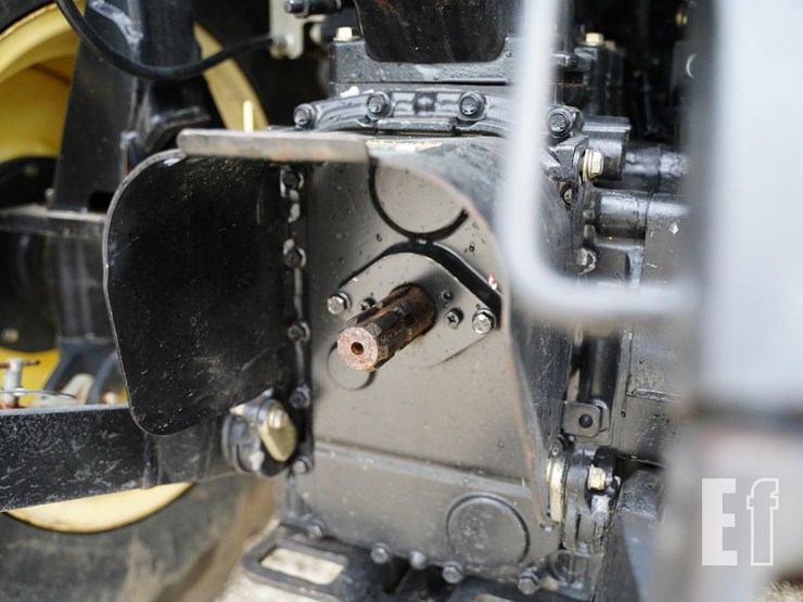 2007-john-deere-3320-image-31