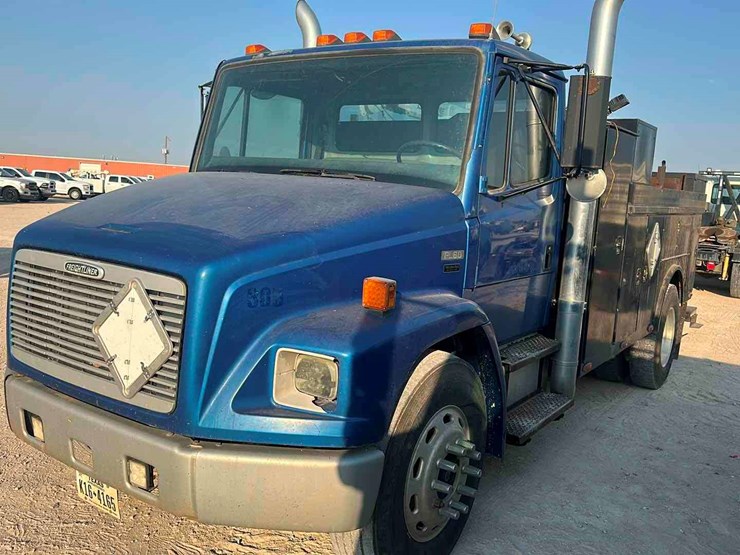 2002-freightliner-fl60-image-1